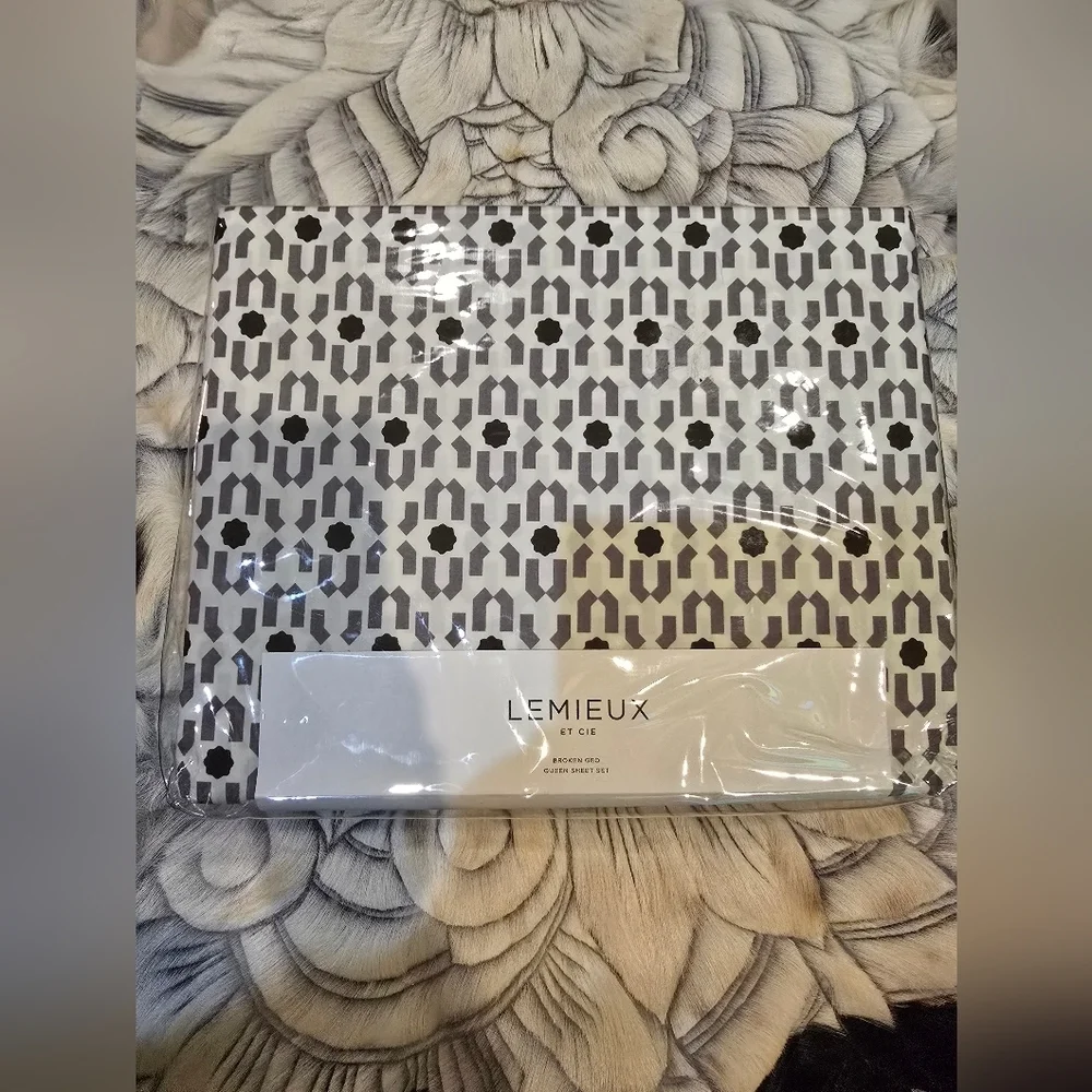 LeMieux Gray and White Patterned Sheet